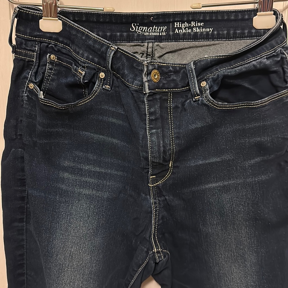Woman’s Levi high rise ankle stretchy jeans